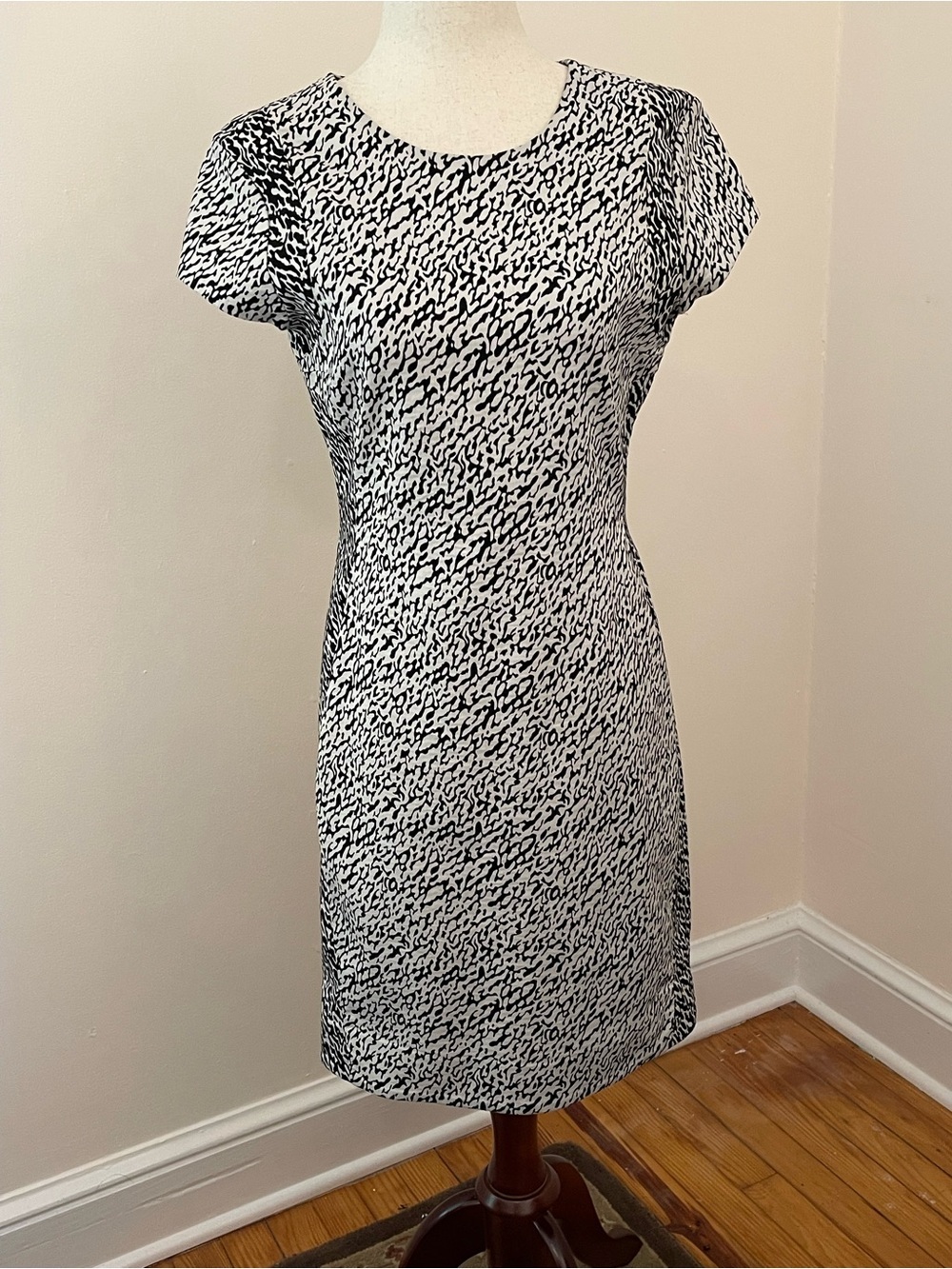 Diane von Furstenberg DVF Printed Sheath Dress Size 8 Black White